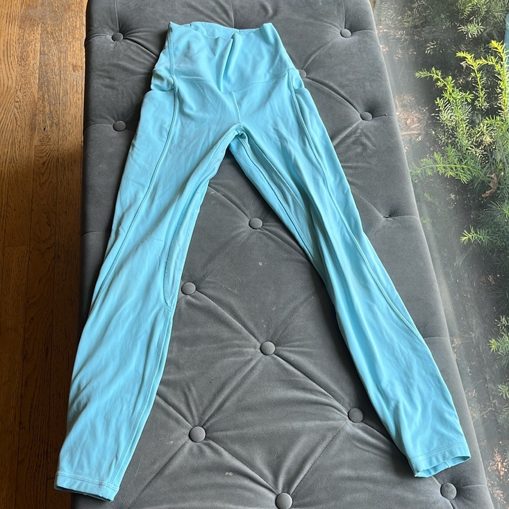 Lululemon light blue size 2 leggings, missing tag
